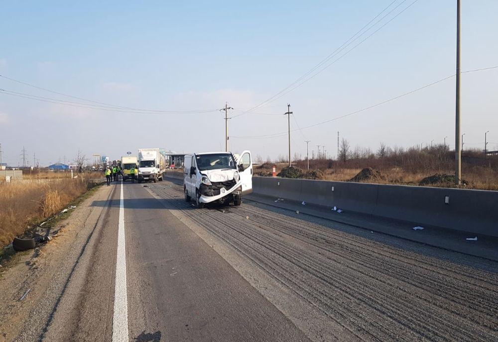 Accident cu trei maşini implicate, la ieşirea din Piteşti!