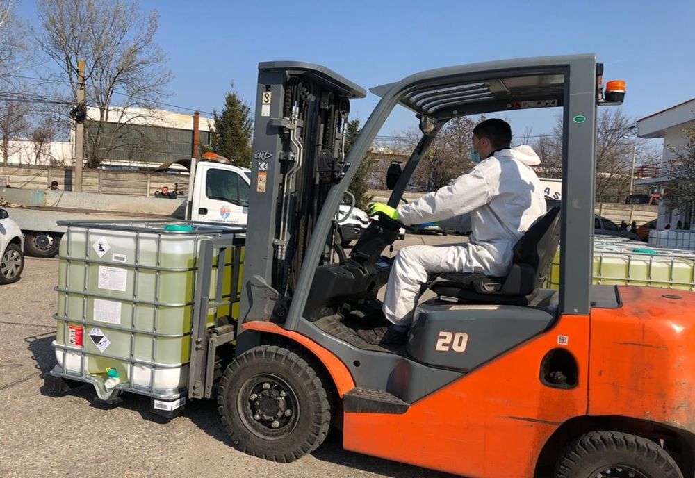 Străzile şi locurile publice din Piteşti dezinfectate cu clor! 