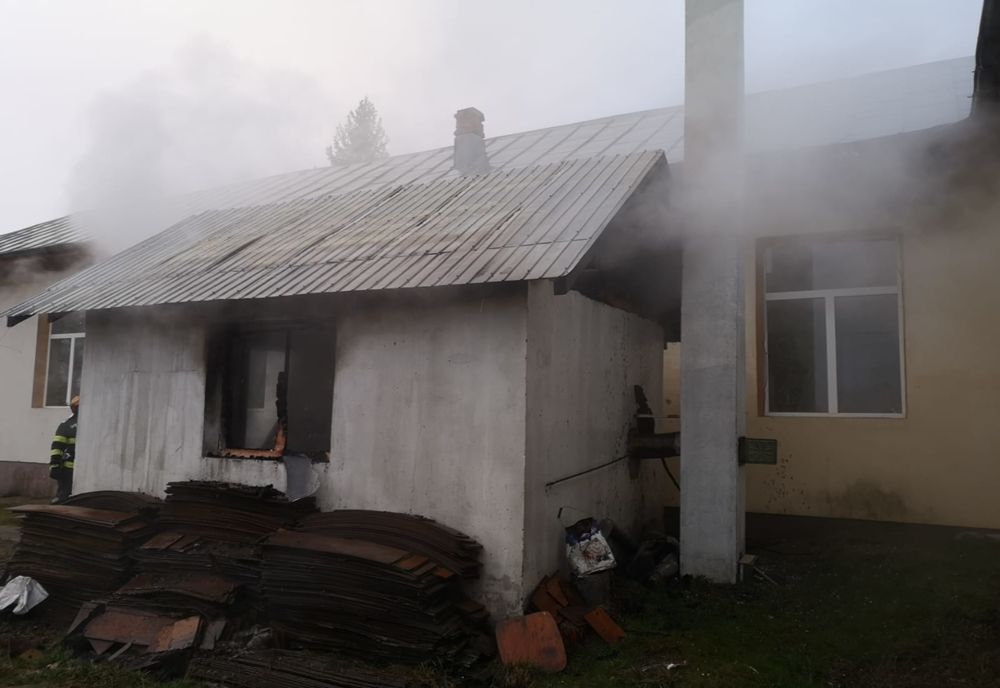 Foc la o școală din Argeș, de la un scurtcircuit!