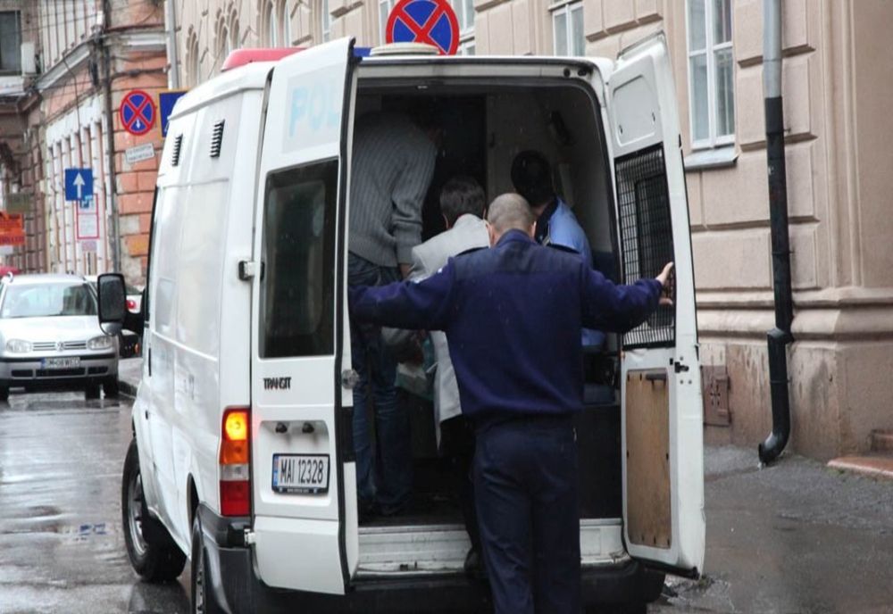 După ce i-a amendat poliția au tâlhărit un biciclist!