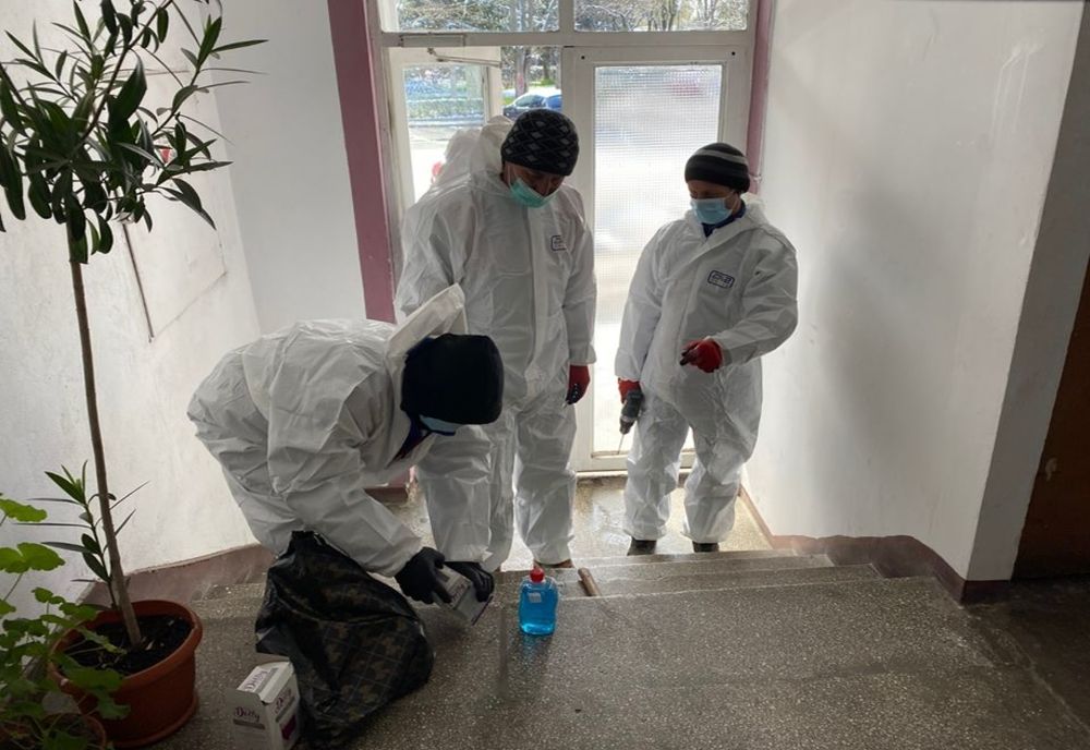 În Piteşti au fost montate primele dispensere în scările de bloc 