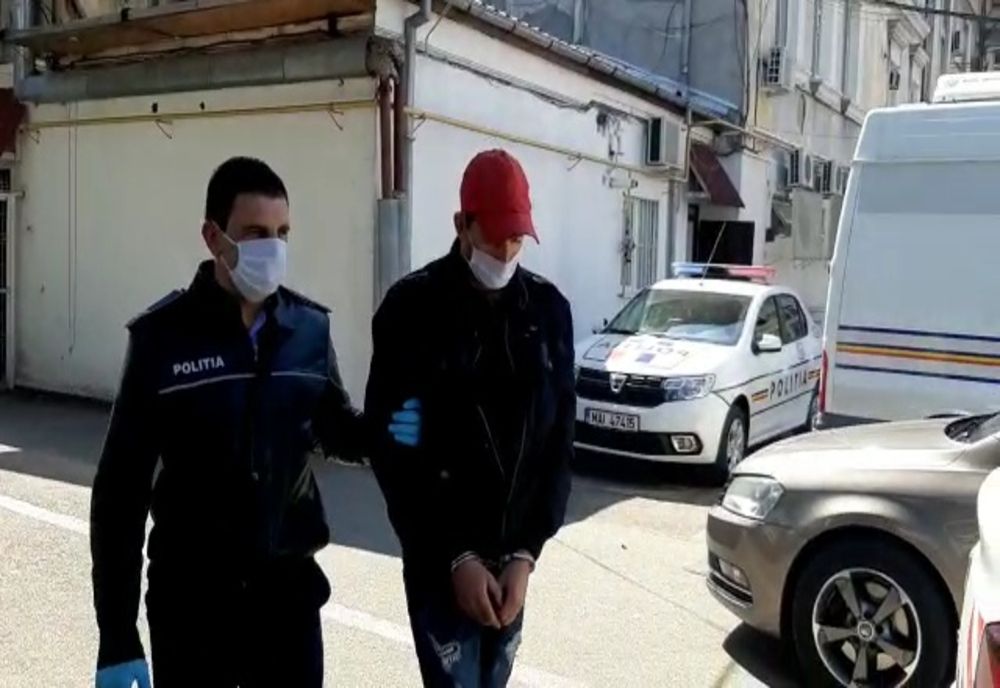 A lovit un poliţist ca să scape de amendă