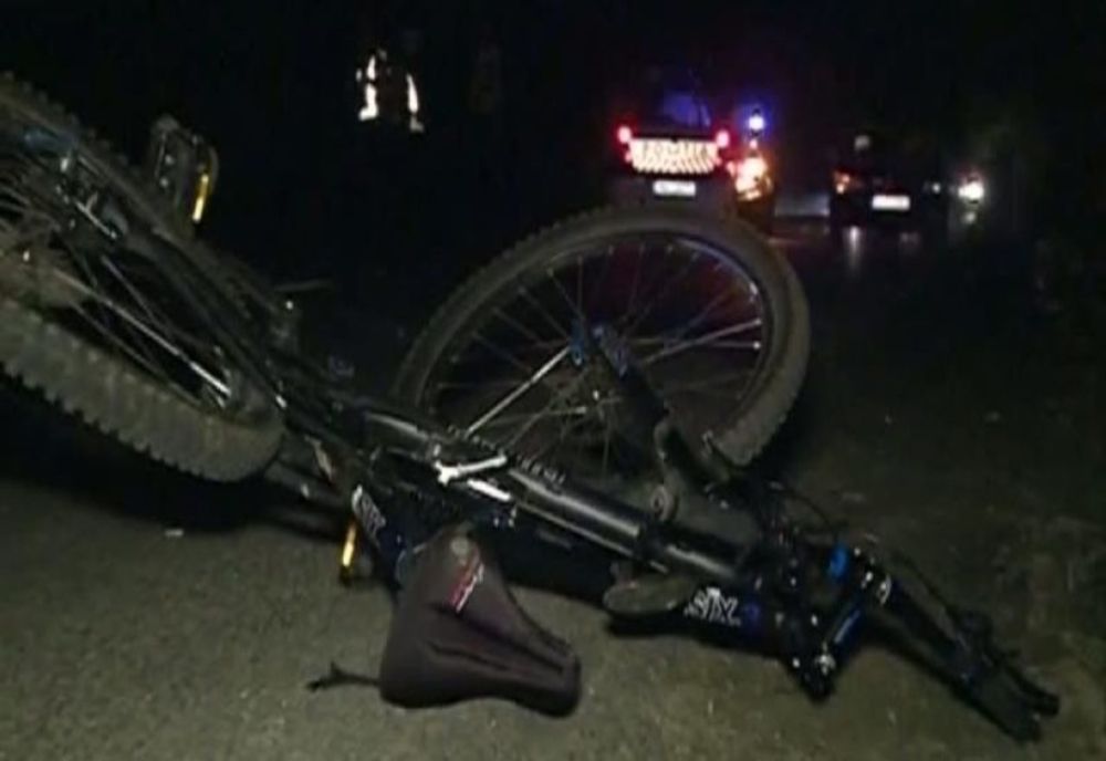 Biciclist mort după ce l-a acroșat o dubiță!