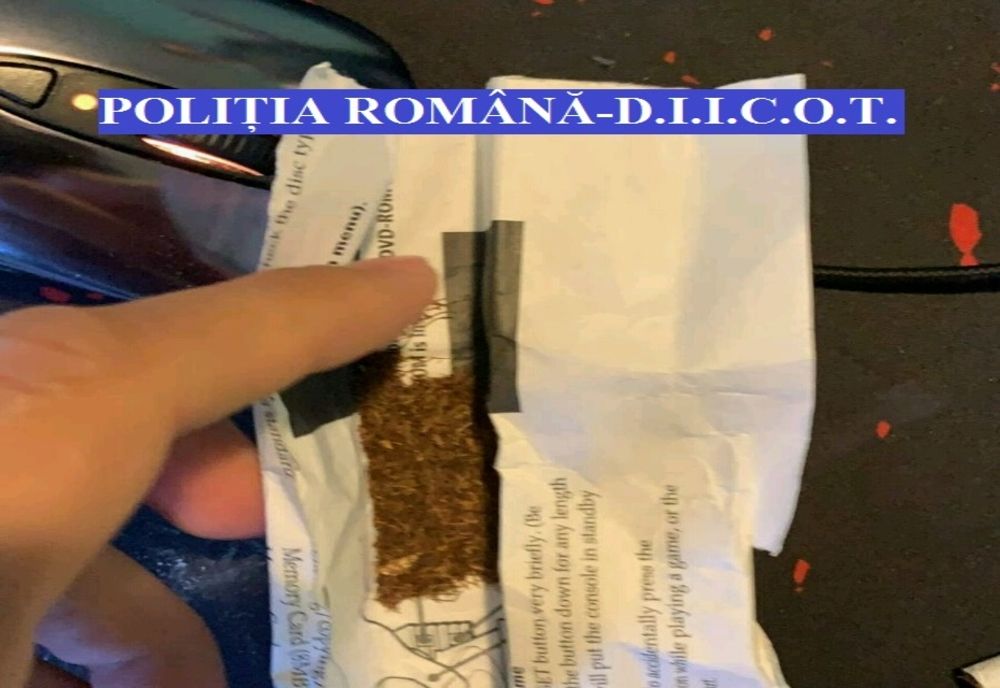 Vindeau cannabis și ecstasy liceenilor din Pitești!