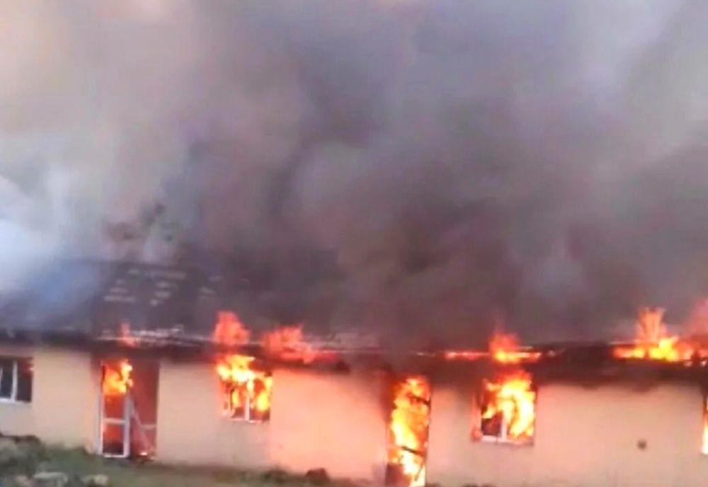 Sală de sport cuprinsă de flăcări în Argeș