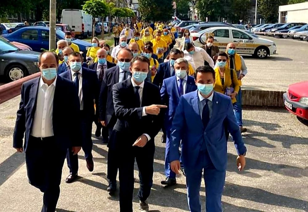 Siegfried Mureșan le- a  transmis tinerilor argeșeni de ce este important să iasă la vot 