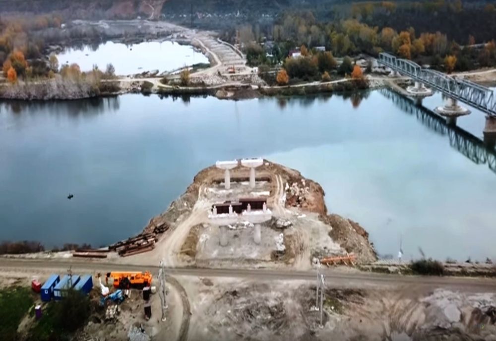 VIDEO. IMAGINI de pe şantierul Drumului Expres Craiova-Piteşti, în zona noului pod peste Olt