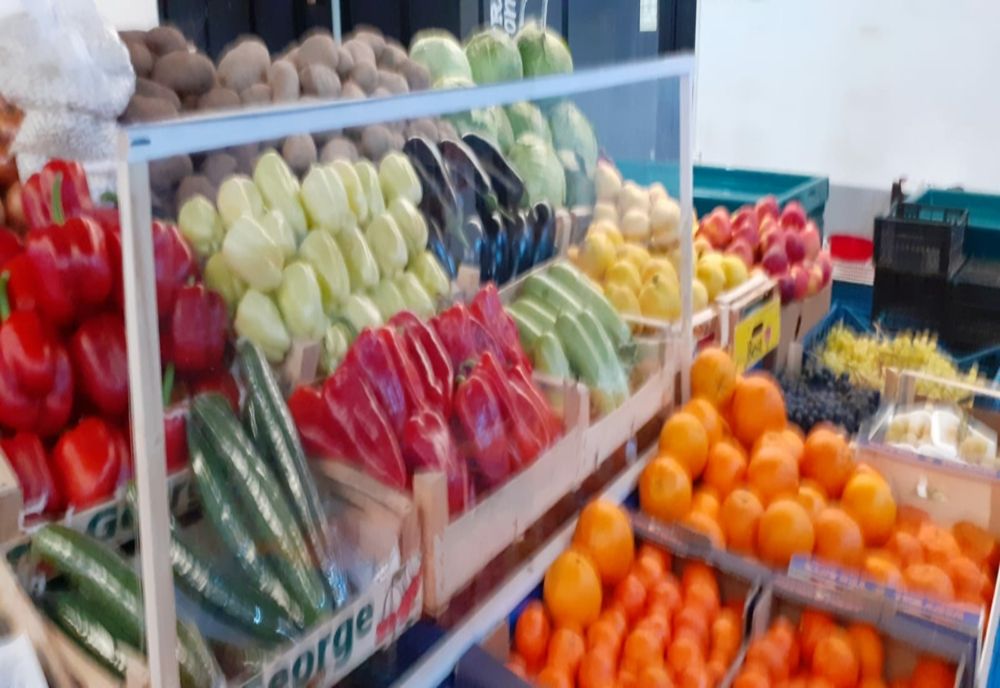 S- au deschis piețele aflate în spații închise în Argeș