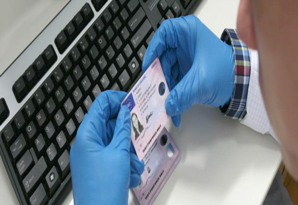 Conducea cu un permis fals