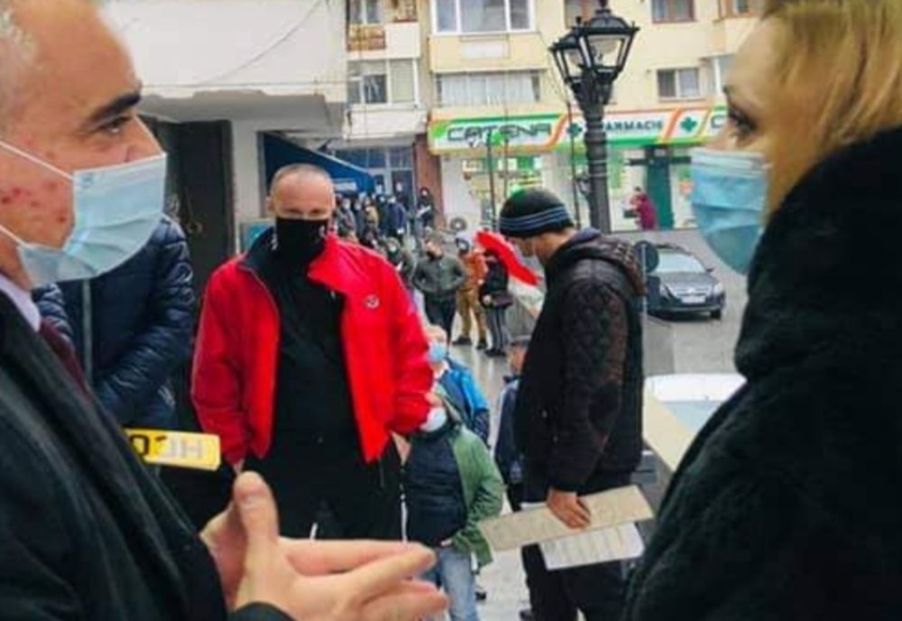 Cozi la ghișee la început de an. A fost nevoie de intervenția forțelor de ordine