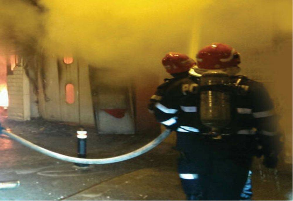 Doua incendii sâmbătă după amiaza în Argeș