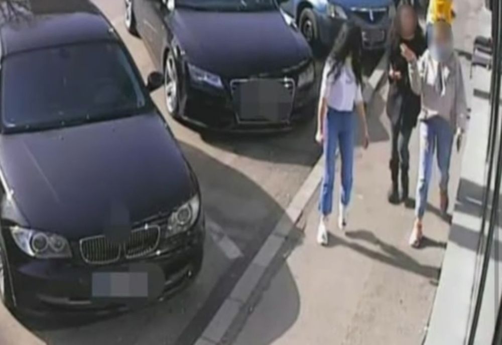 Trei tinere din Piteşti au restituit banii găsiți pe stradă, după ce poliţiştii au făcut publice imaginile cu ele