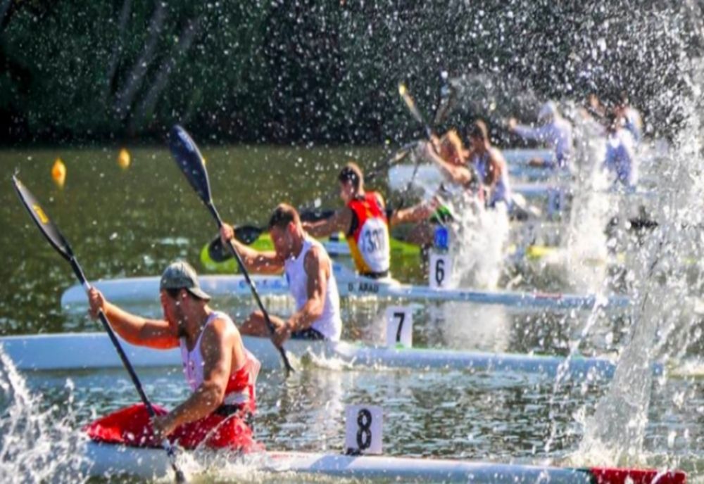 Încep competiţiile de kaiac-canoe la Baza Nautică de la Bascov-Budeasa