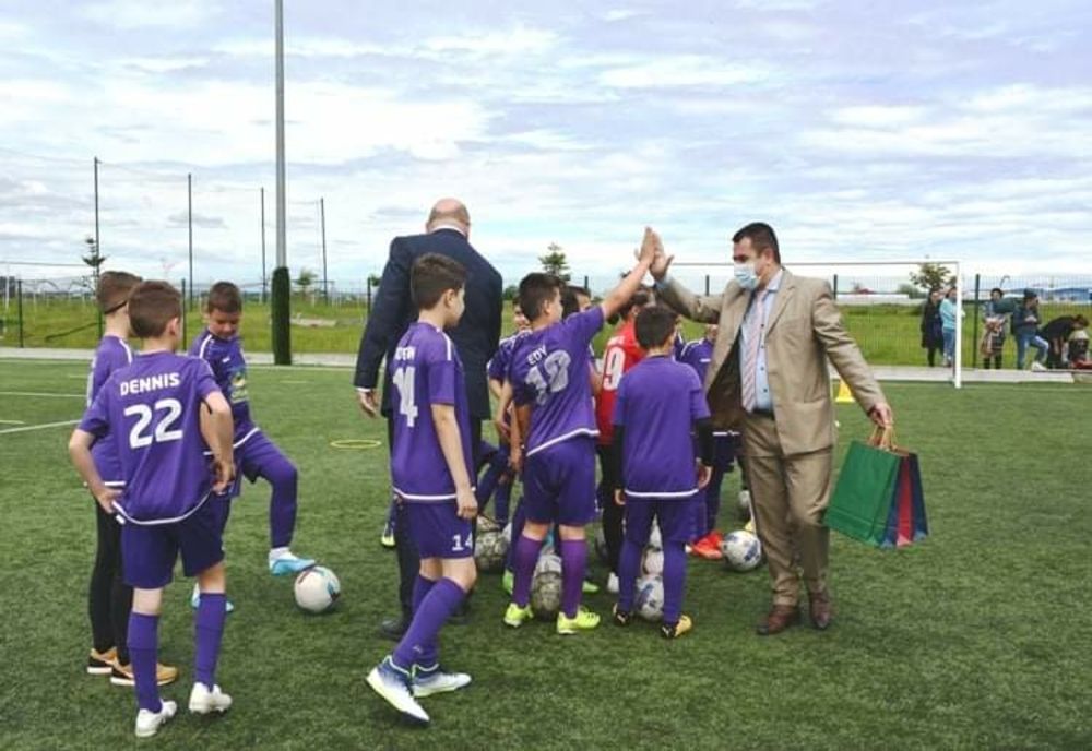 Premii pentru micuții fotbaliști, legitimaţi la ACS Viitorul Argeş