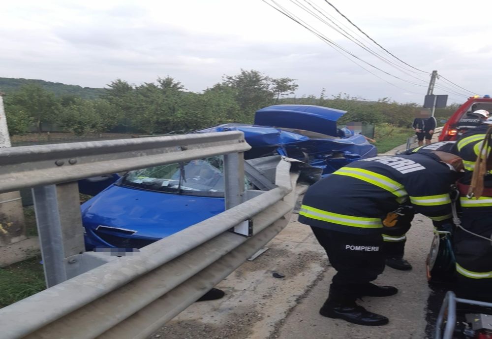 Accidente în Argeş. O persoană a rămas încarcerată