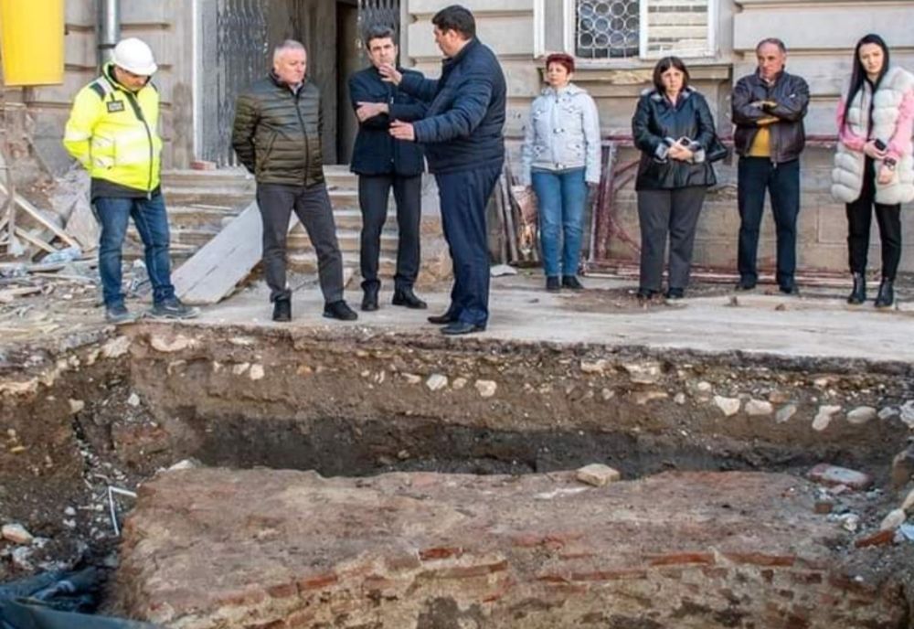 În curtea Muzeului Județean Argeș au fost descoperite vestigile arheologice