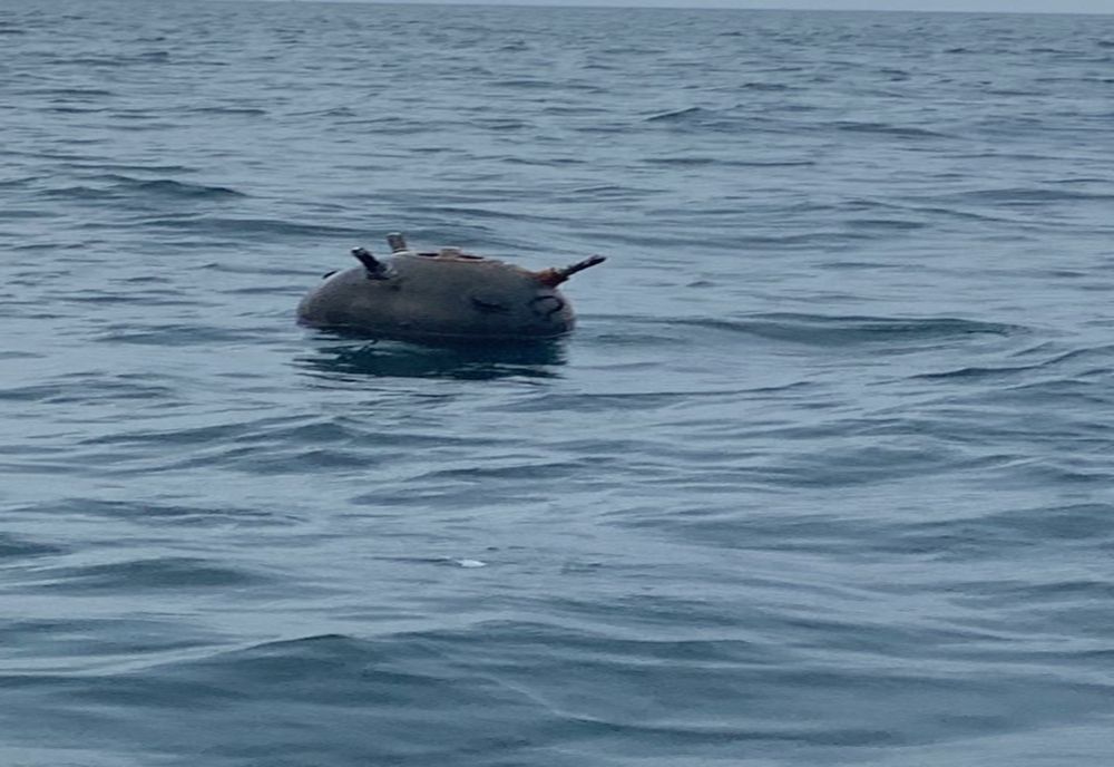 O navă militară românească a lovit o mină în Marea Neagră