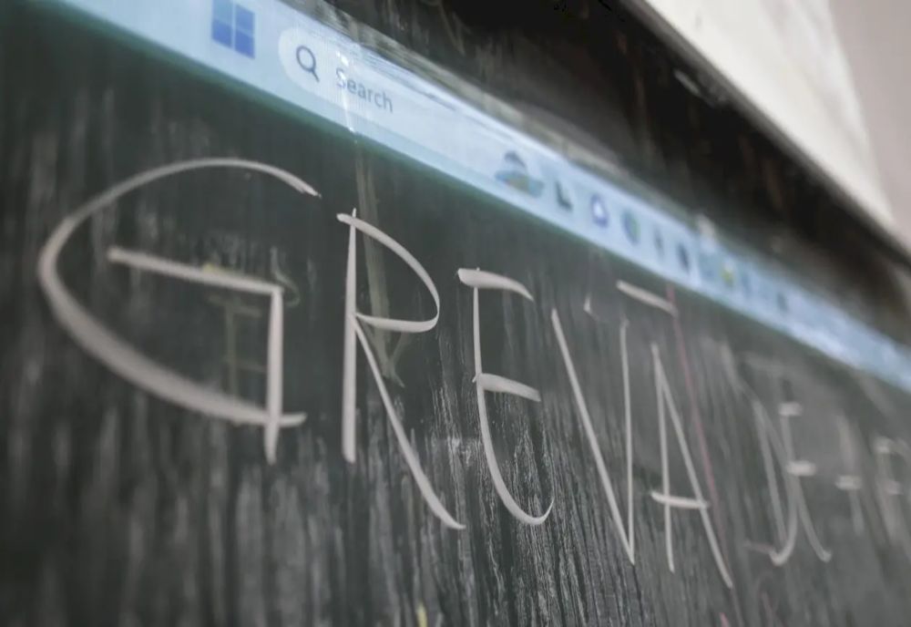 Negocierile au eșuat, profesorii intră în grevă generală. „Nu avem niciun motiv să renunțăm”, spun sindicatele. De luni de la ora 8, nu se mai fac ore