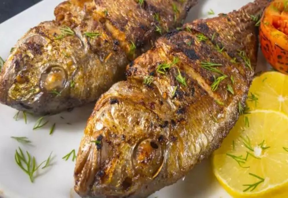 De ce mănâncă românii pește în noaptea de Revelion. Semnificația unui obicei păstrat din generație în generație