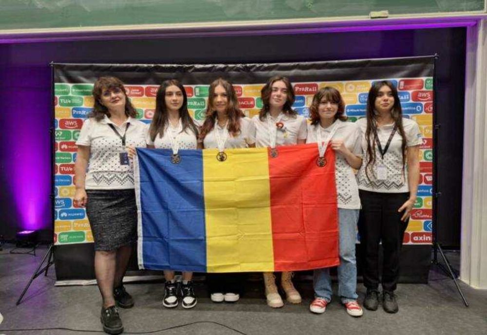 ELEVELE ROMÂNCE OBTIN DOUĂ MEDALII DE ARGINT ȘI DOUĂ DE BRONZ LA OLIMPIADA EUROPEANĂ DE INFORMATICĂ PENTRU FETE