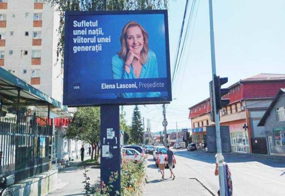 PRIMĂRIȚA ELENA LASCONI SE PROMOVEAZĂ PE PANOURI PUBLICITARE