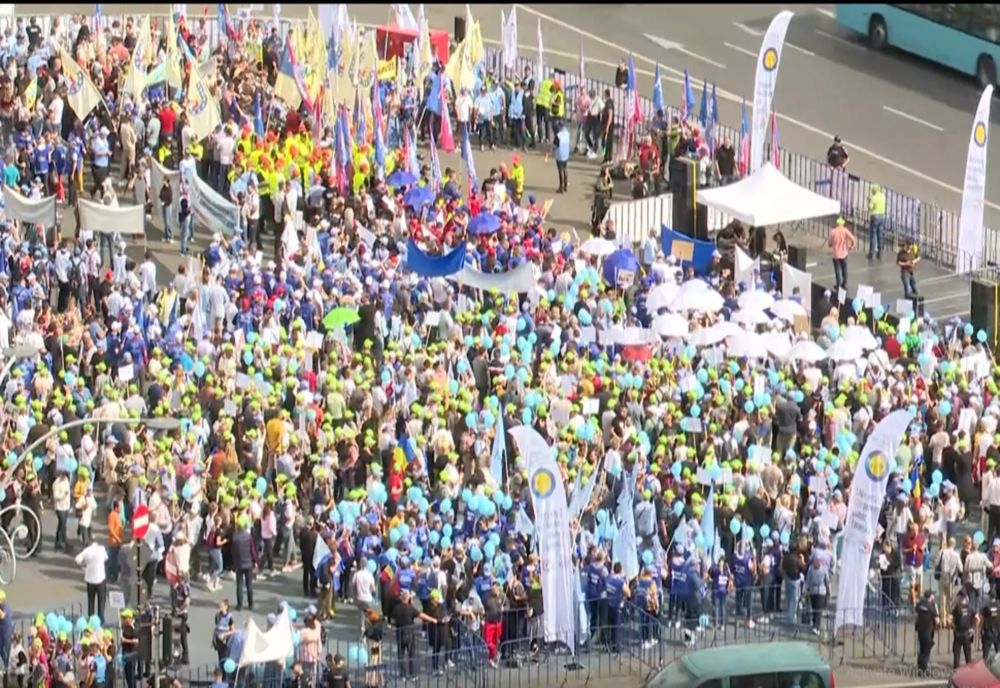 PROTEST de amploare în Capitală după măsurile lui Bolojan. Mobilizare uriașă: românii ies în stradă de la ora 17:00