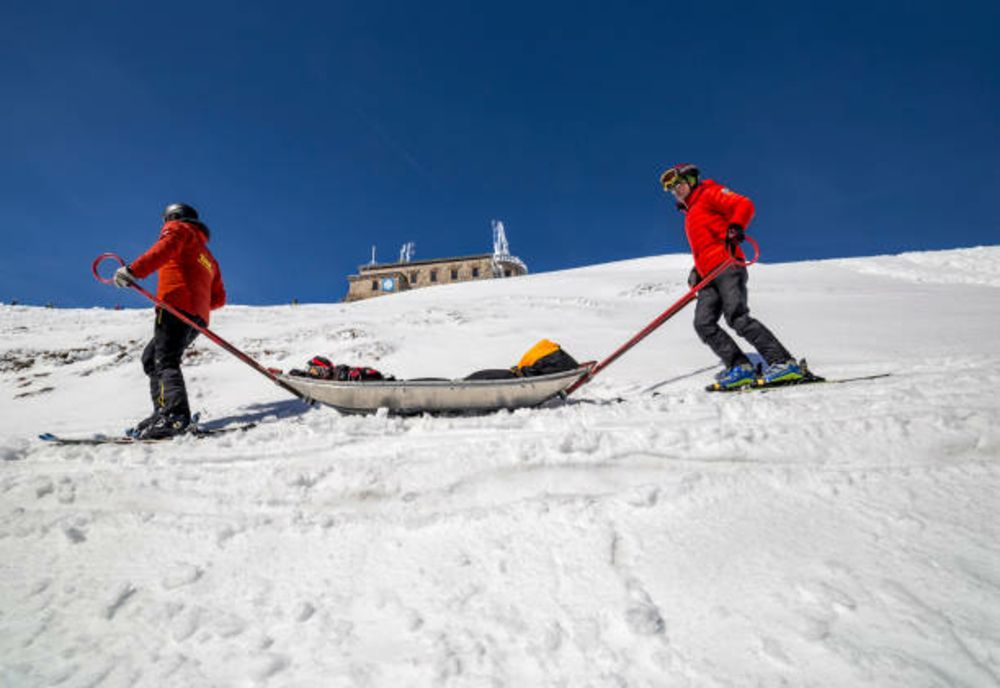 Luptă contracronometru pe crestele Făgărașului. Turist rănit grav după o cădere periculoasă, mobilizare de urgență a salvamontiștilor