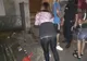 Devoratorii de seminţe puşi la mătură! Localii i-au pus să îşi cureţe cojile aruncate pe jos