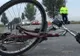 Un biciclist băut bine a fost lovit de o mașină