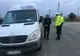 Inconştienţă la volan! Transporta muncitori având permisul suspendat