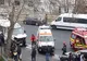 O femeie, în timp ce își căuta ochelarii, a intrat cu mașina într-un microbuz