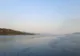 Peliculă neagră pe lacul de acumulare Vâlcele de pe Râul Argeş. Centrala electrică Vâlcele a fost închisă