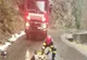 Transalpina blocată de vântul puternic. Un copac a căzut pe carosabil