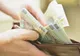 Discuții cruciale pentru salariile românilor în plină austeritate