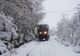 Video! Tren blocat, timp de o jumătate de oră, la intrarea în Curtea de Argeș