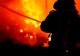 Arde fabrica de mobilă din Dragoslavele! Incendiul a cuprins toată clădirea