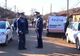 Ultraj! Poliţistă agresată în timp ce încătuşa un scandalagiu