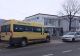Conducea ilegal microbuzul şcolar. Este angajatul Primăriei Bascov