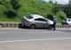 Cu mașina suspendată pe un parapet. Șoferul era mort de beat
