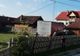 Cu ochii după cafea, a intrat cu TIR-ul în curtea unei gospodării