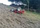 Bărbat transportat la spital după ce a fost prins sub un tractor răsturnat