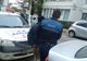 Bărbat arestat preventiv, după ce a atacat cu un cuțit vecinii care îl ajutau la nevoie