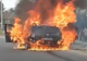 O mașină a luat foc în mers pe o șosea din Argeș