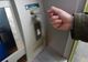 Un bucureştean suspectat că a retras bani de pe un card bancar pe care îl găsise, a fost reţinut de poliţiştii argeşeni