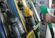 Guvernul a adoptat OUG pentru reducerea cu 50 de bani a preţului la carburanți