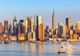 Magia Crăciunului în vitrinele New York-ului: o tradiție de peste un secol transformată în spectacol urban